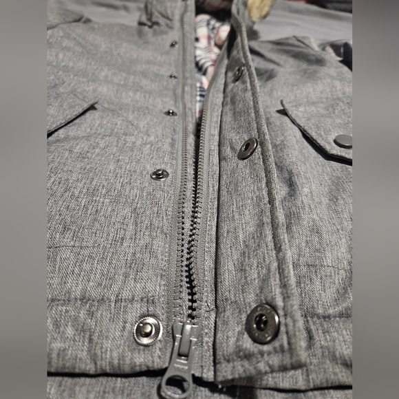 Girls 8/10 winter jacket - Picture 3 of 3